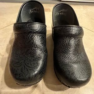 Dansko black tooled leather clogs. Size 37.